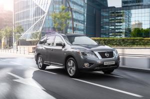 Nissan Pathfinder Hybrid 2015 года